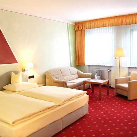 Hotel-Garni Goldener Schwan Бад-Виндсхайм Экстерьер фото