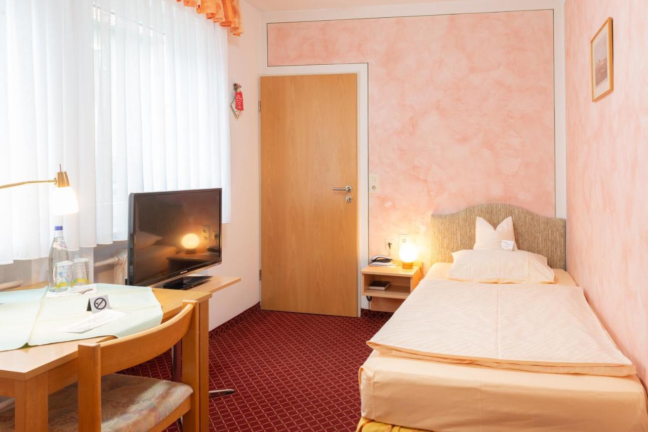 Hotel-Garni Goldener Schwan Бад-Виндсхайм Экстерьер фото