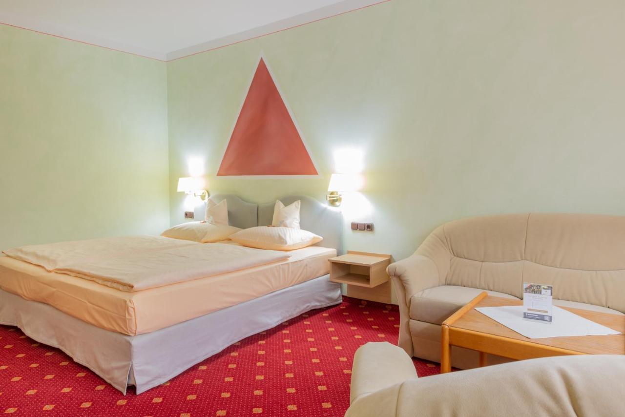 Hotel-Garni Goldener Schwan Бад-Виндсхайм Экстерьер фото