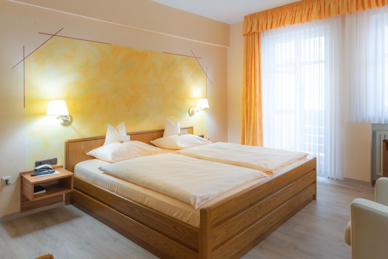Hotel-Garni Goldener Schwan Бад-Виндсхайм Экстерьер фото