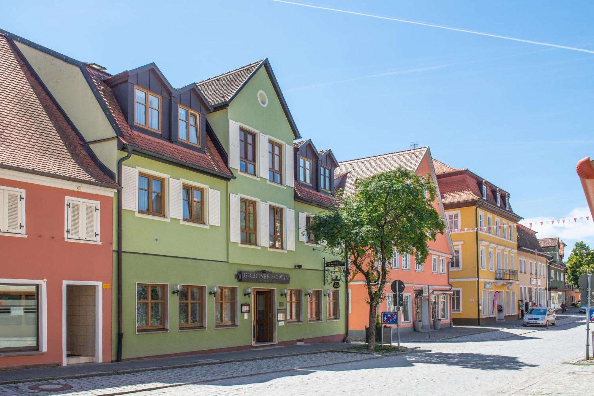 Hotel-Garni Goldener Schwan Бад-Виндсхайм Экстерьер фото