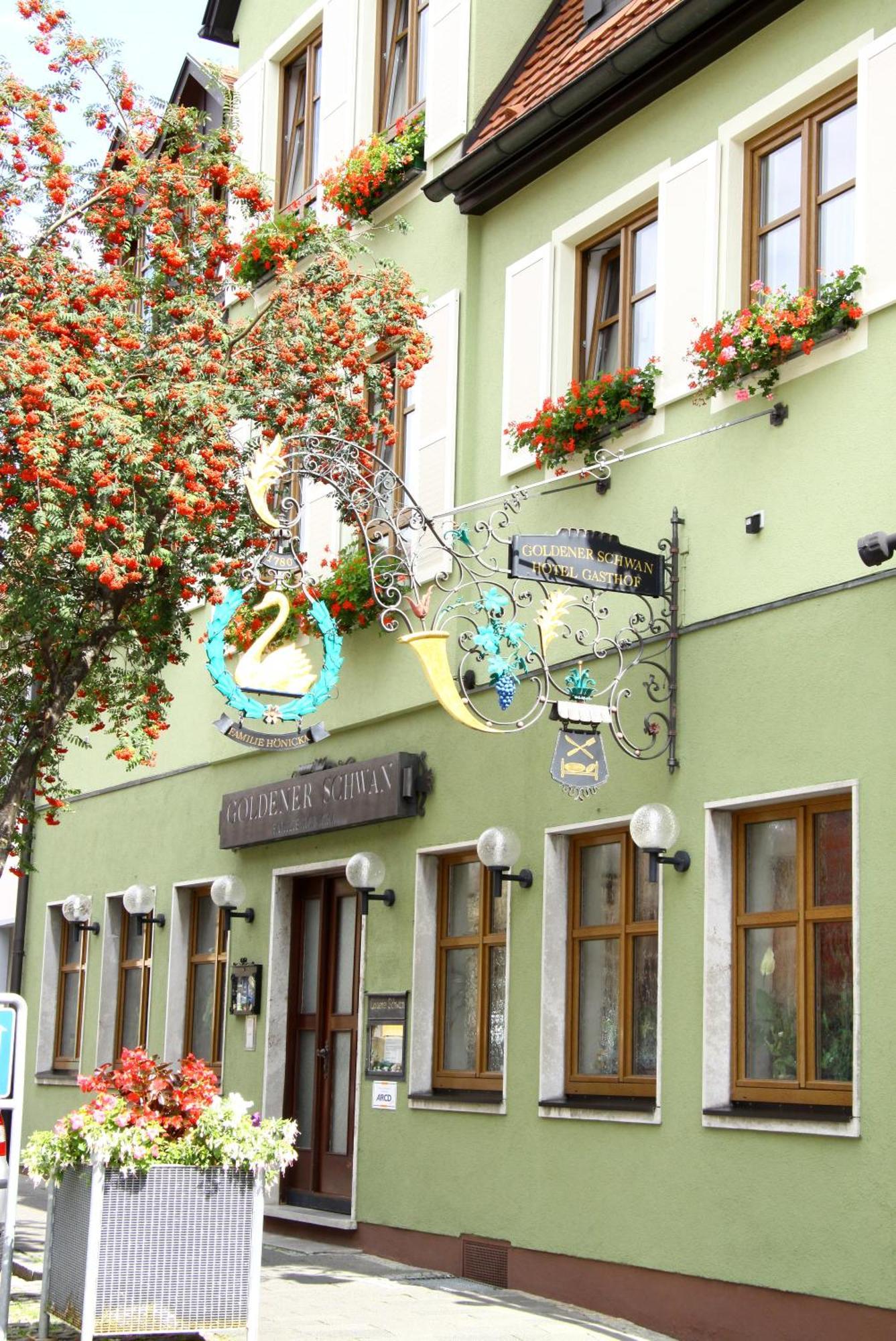 Hotel-Garni Goldener Schwan Бад-Виндсхайм Экстерьер фото